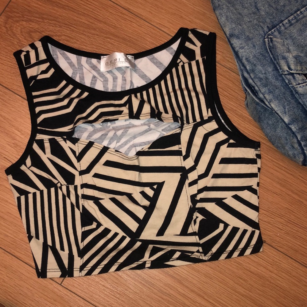 Peekaboo / Cut Out Crop ☠️